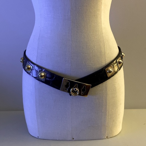 BLACK Belt with Gold Tone embellishments studded around the piece& keyhole clasp - Picture 2 of 9